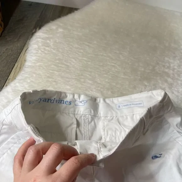 Vineyard Vines Kids White Blue Whale Embroidered Shorts - Picture 3 of 6